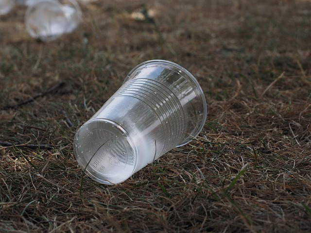 plastic-tumblers-640x480-21999620.jpeg